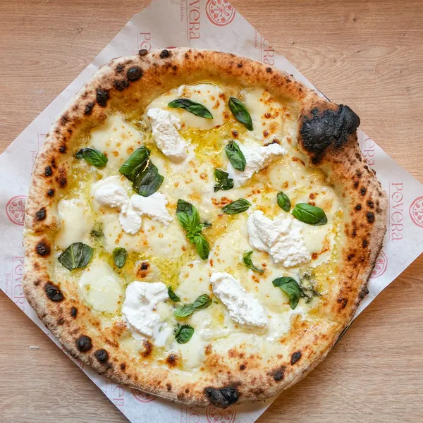 Dört Peynirli pizza